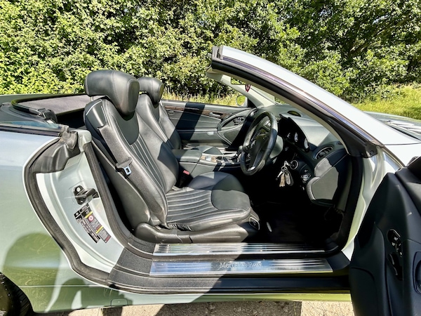 Used Mercedes-Benz SL 2011 for sale - 76093760: Photo 28