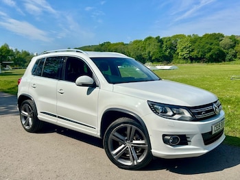 2015 - 2.0 TDI*4Motion Tech R-Line*2Kys-Xenons-F&R PDC-BT-Dab**STUNNING EXAMPLE BE 5-Door