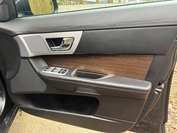 Used Jaguar XF 2013 for sale - 73657029: Photo 32