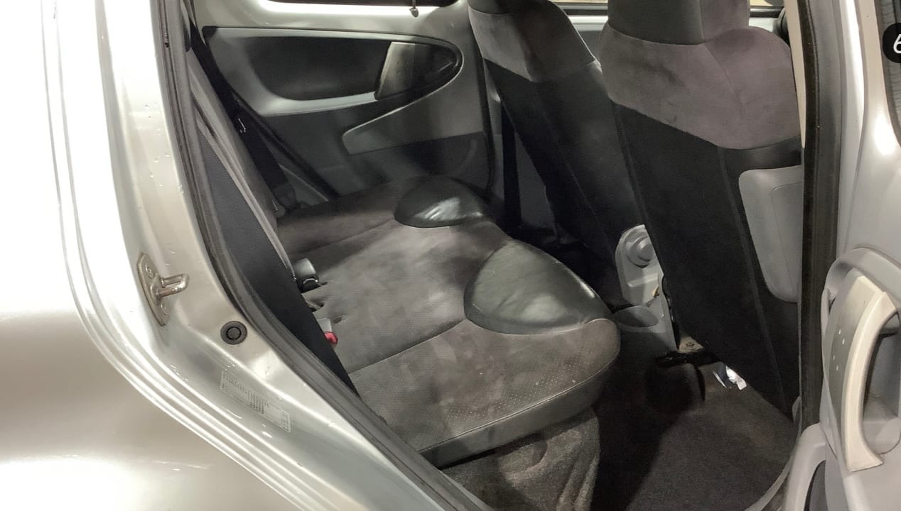 Used Toyota AYGO 2010 for sale - 76410752: Photo 10