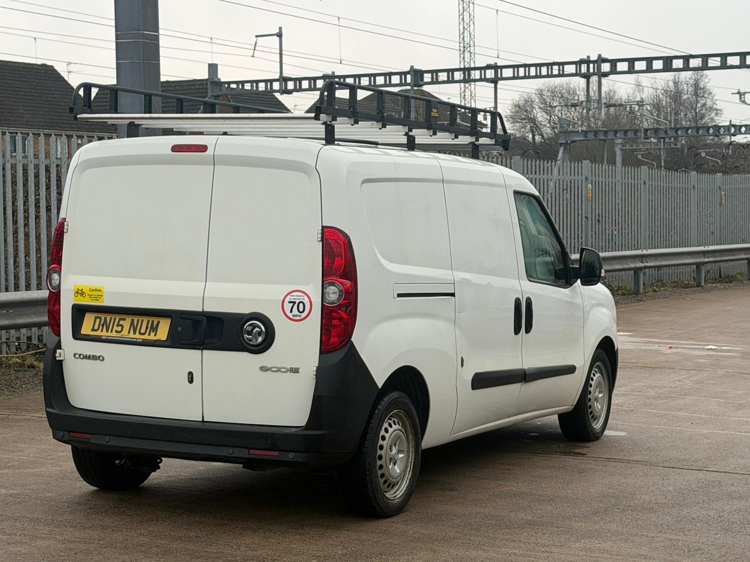 Used Vauxhall Combo 2015 for sale - 77319963: Photo 3