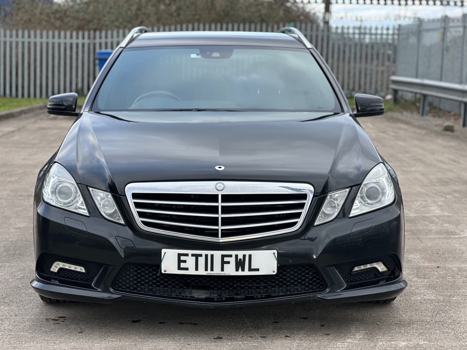 Used Mercedes-Benz E Class 2011 for sale - 77632597: Photo 2