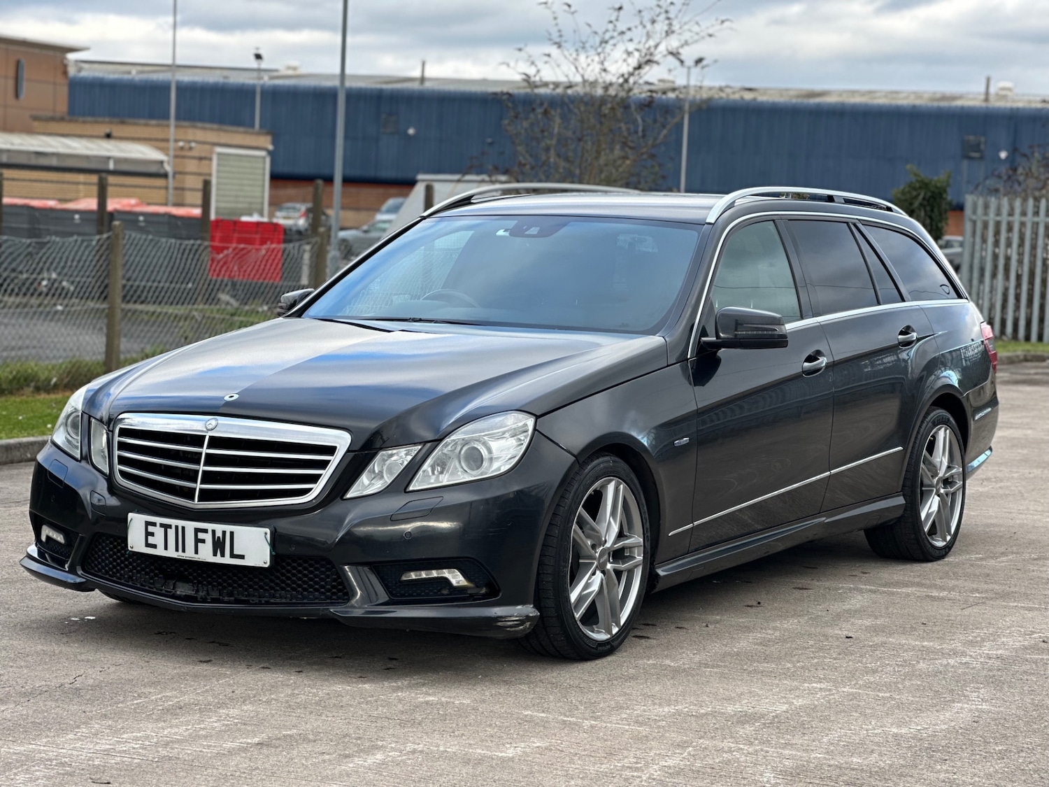 Used Mercedes-Benz E Class 2011 for sale - 77632597: Photo 3