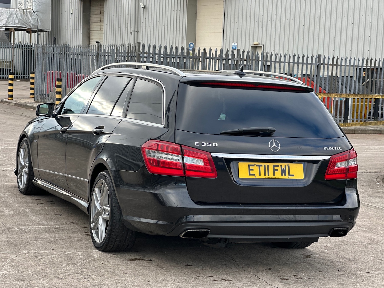 Used Mercedes-Benz E Class 2011 for sale - 77632597: Photo 4