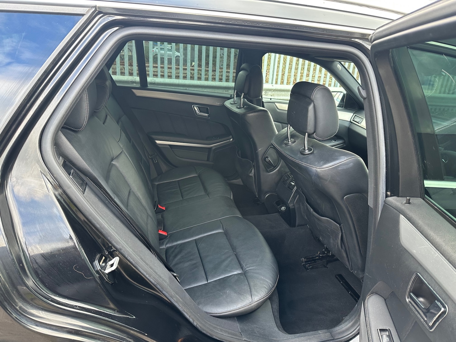 Used Mercedes-Benz E Class 2011 for sale - 77632597: Photo 8