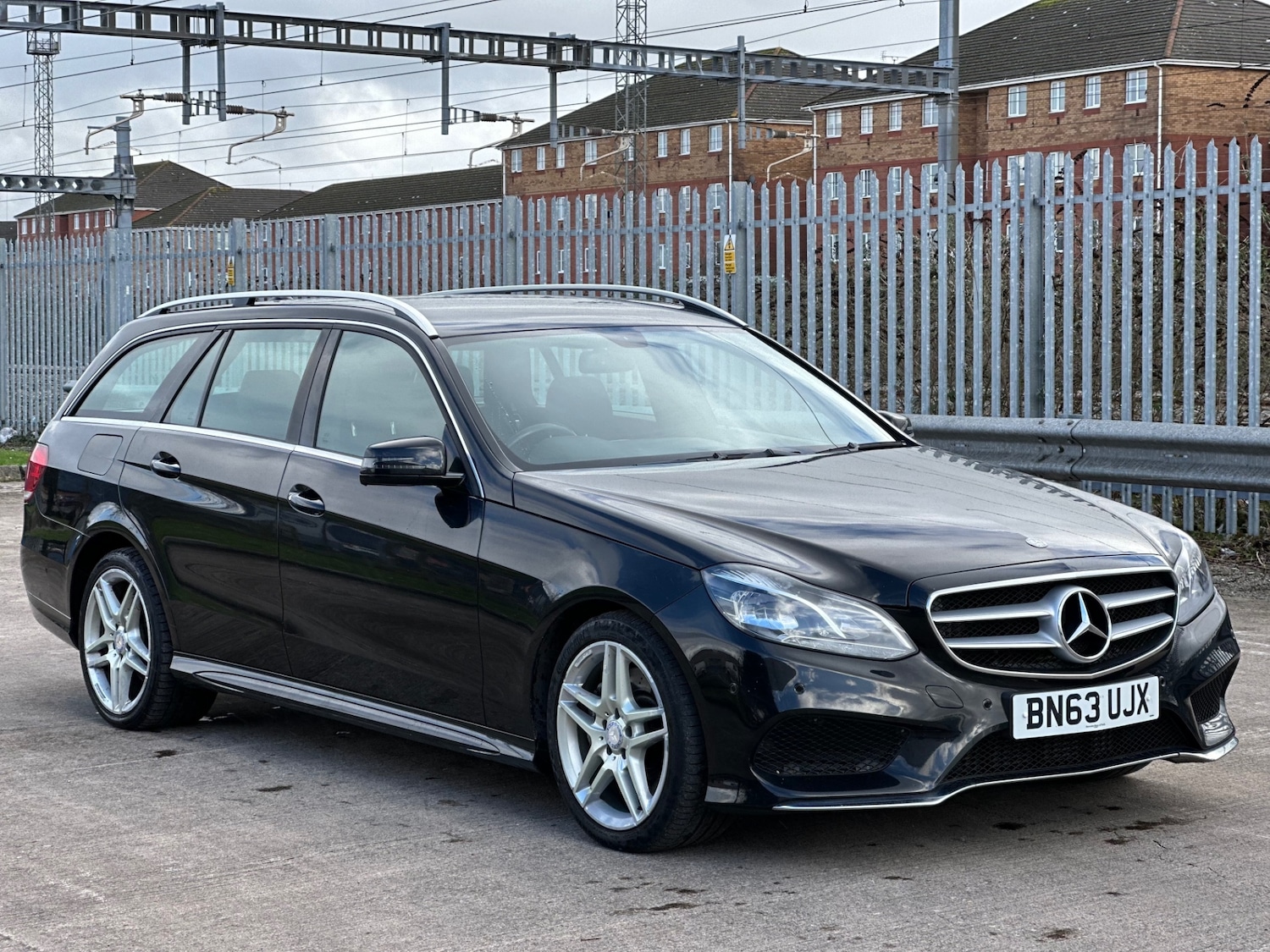 Used Mercedes-Benz E Class 2013 for sale - 77558702: Photo 2