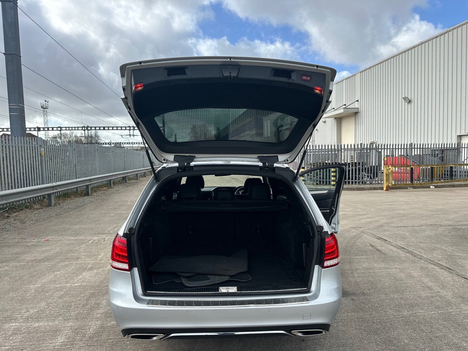 Used Mercedes-Benz E Class 2014 for sale - 77891703: Photo 12