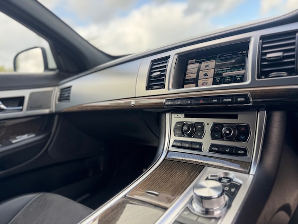 Used Jaguar XF 2014 for sale - 75976249: Photo 23