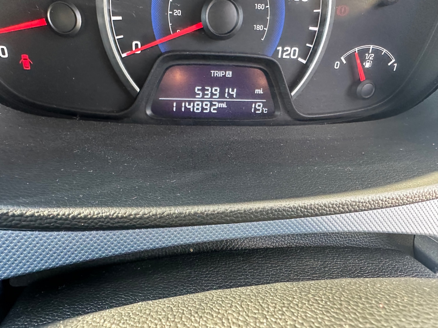 Used Hyundai i10 2014 for sale - 76113294: Photo 12