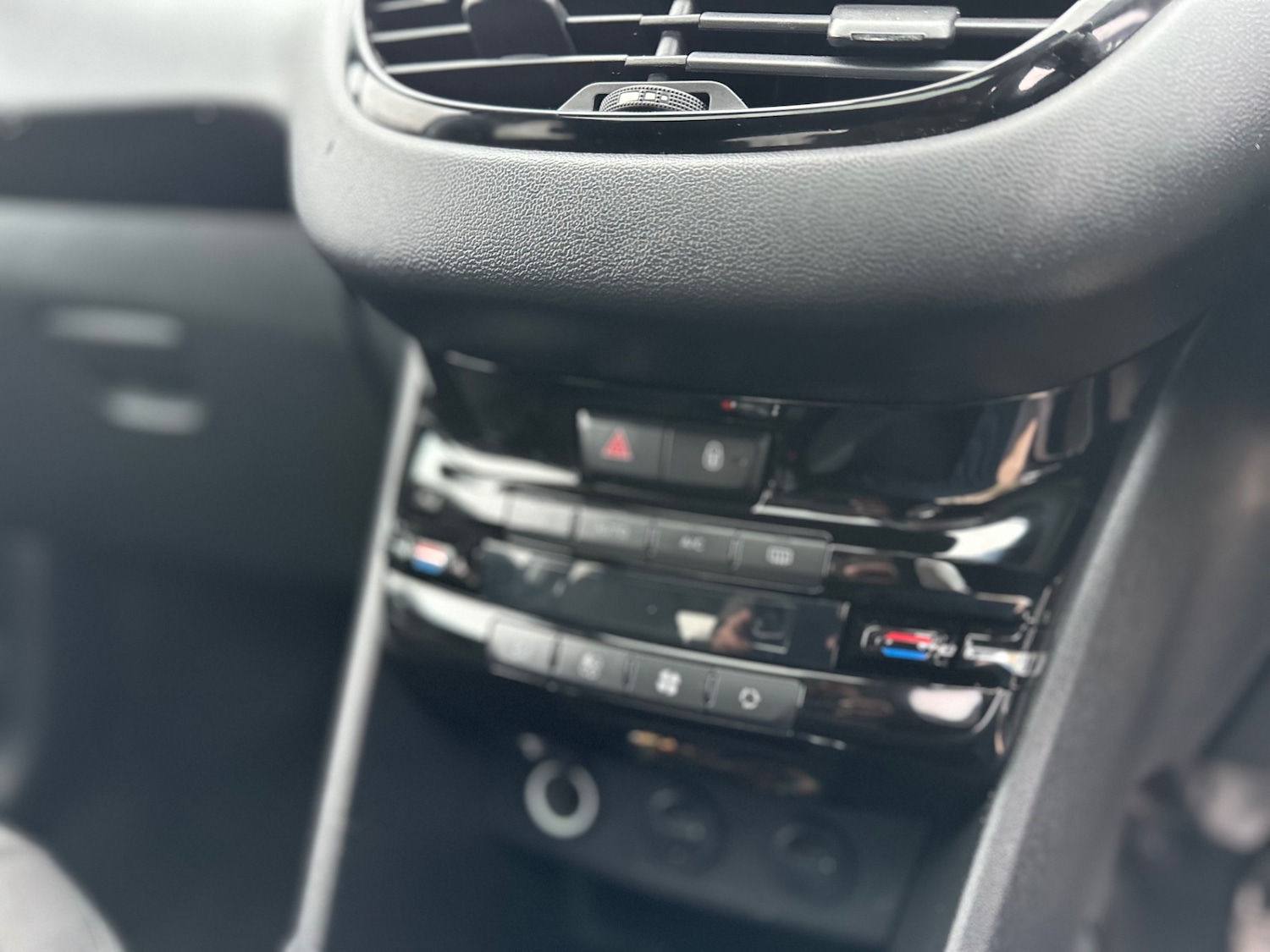 Used Peugeot 208 2013 for sale - 77604920: Photo 12