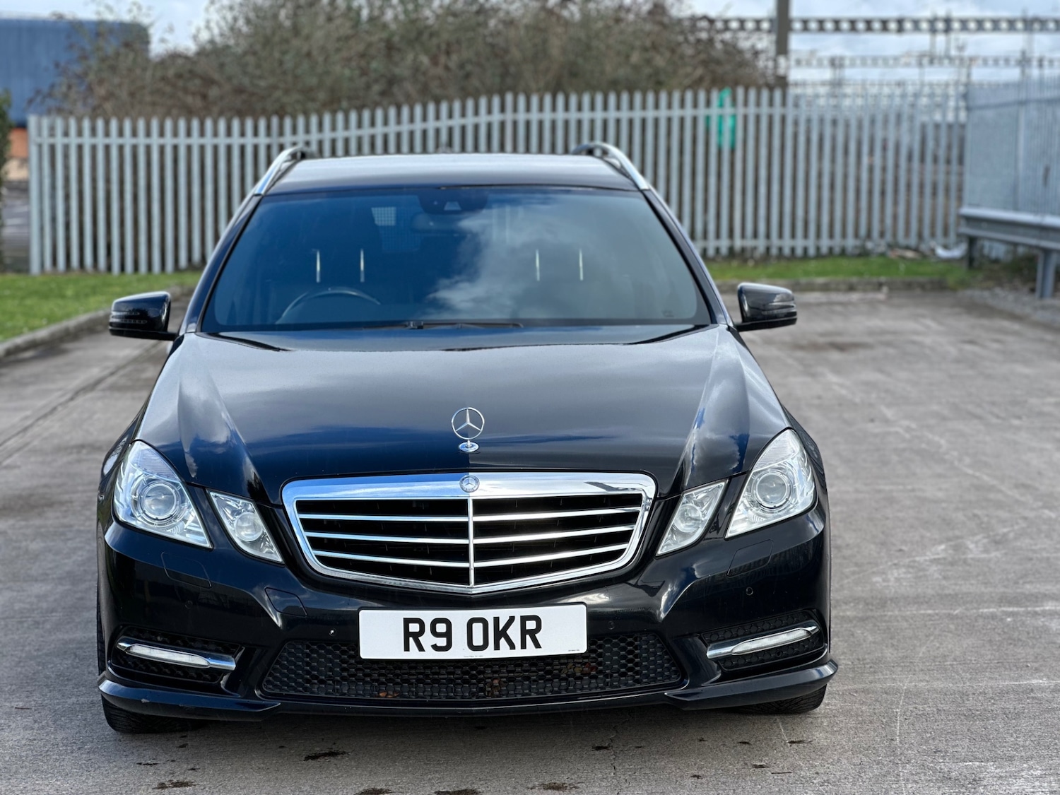 Used Mercedes-Benz E Class 2012 for sale - 77558695: Photo 2