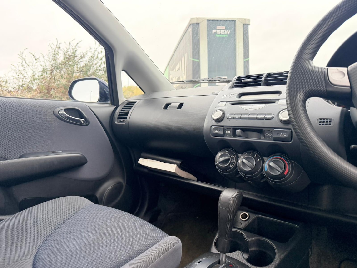 Used Honda Jazz 2004 for sale - 76785289: Photo 16