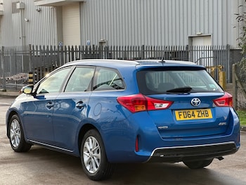 Used Toyota Auris 2014 for sale - 77532335: Photo