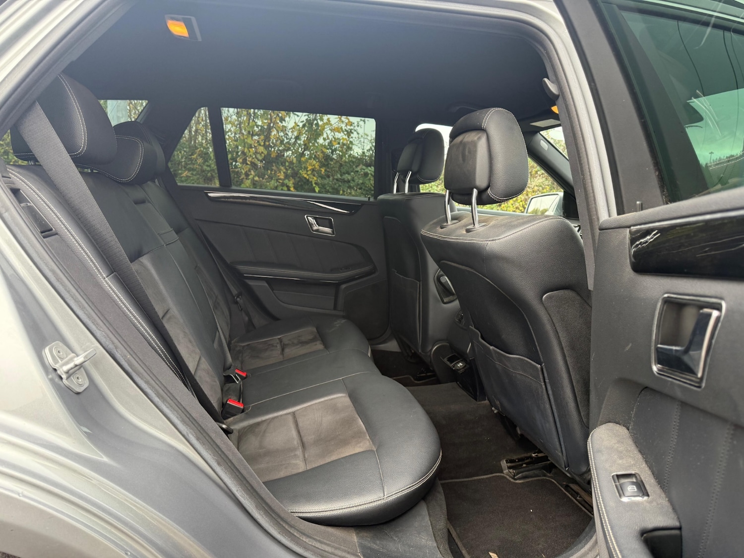 Used Mercedes-Benz E Class 2010 for sale - 76589936: Photo 11