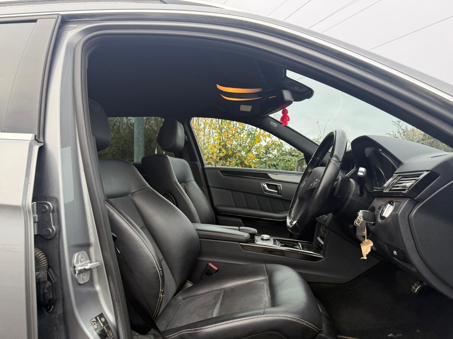 Used Mercedes-Benz E Class 2010 for sale - 76589936: Photo 12