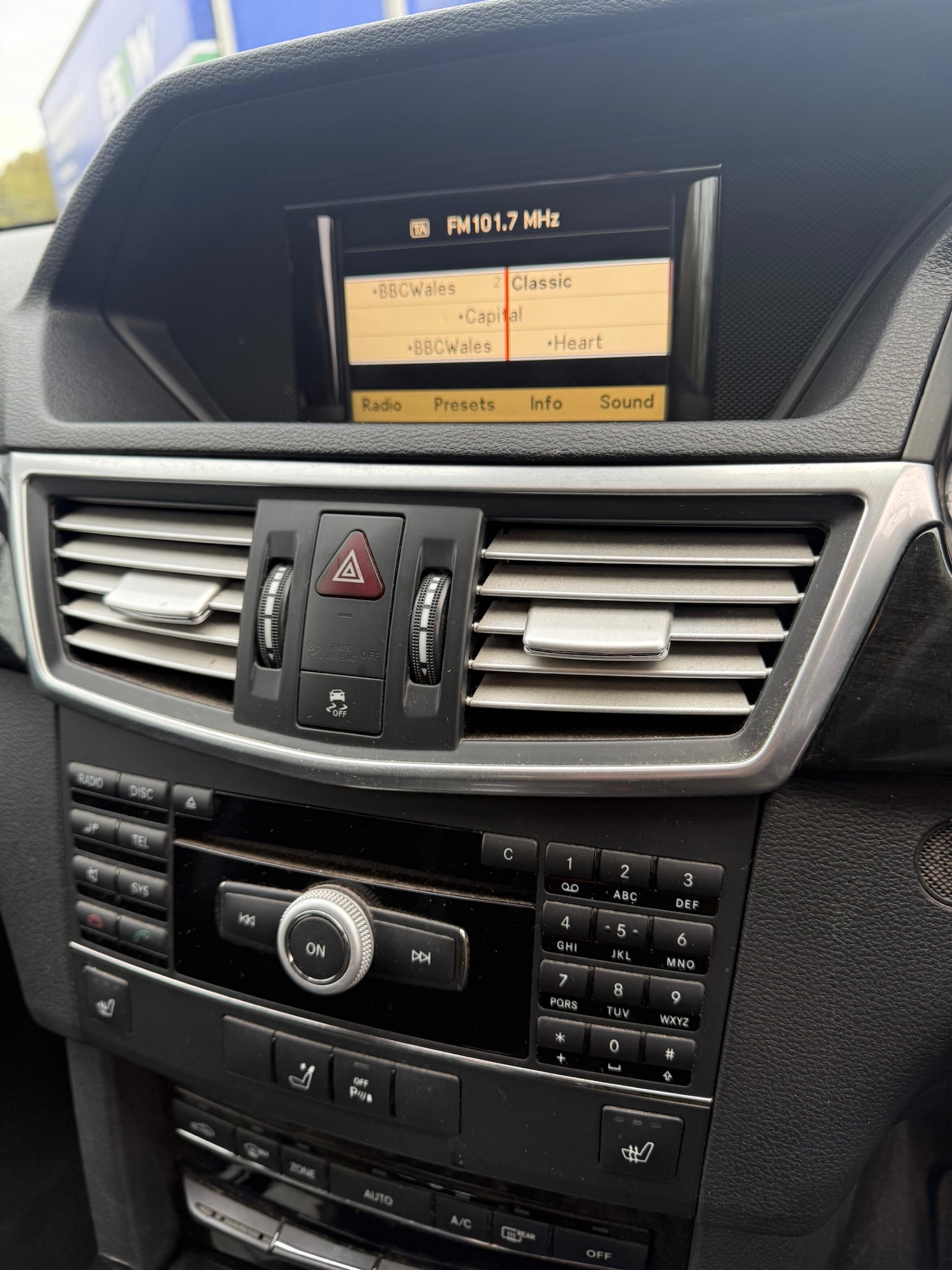 Used Mercedes-Benz E Class 2010 for sale - 76589936: Photo 16