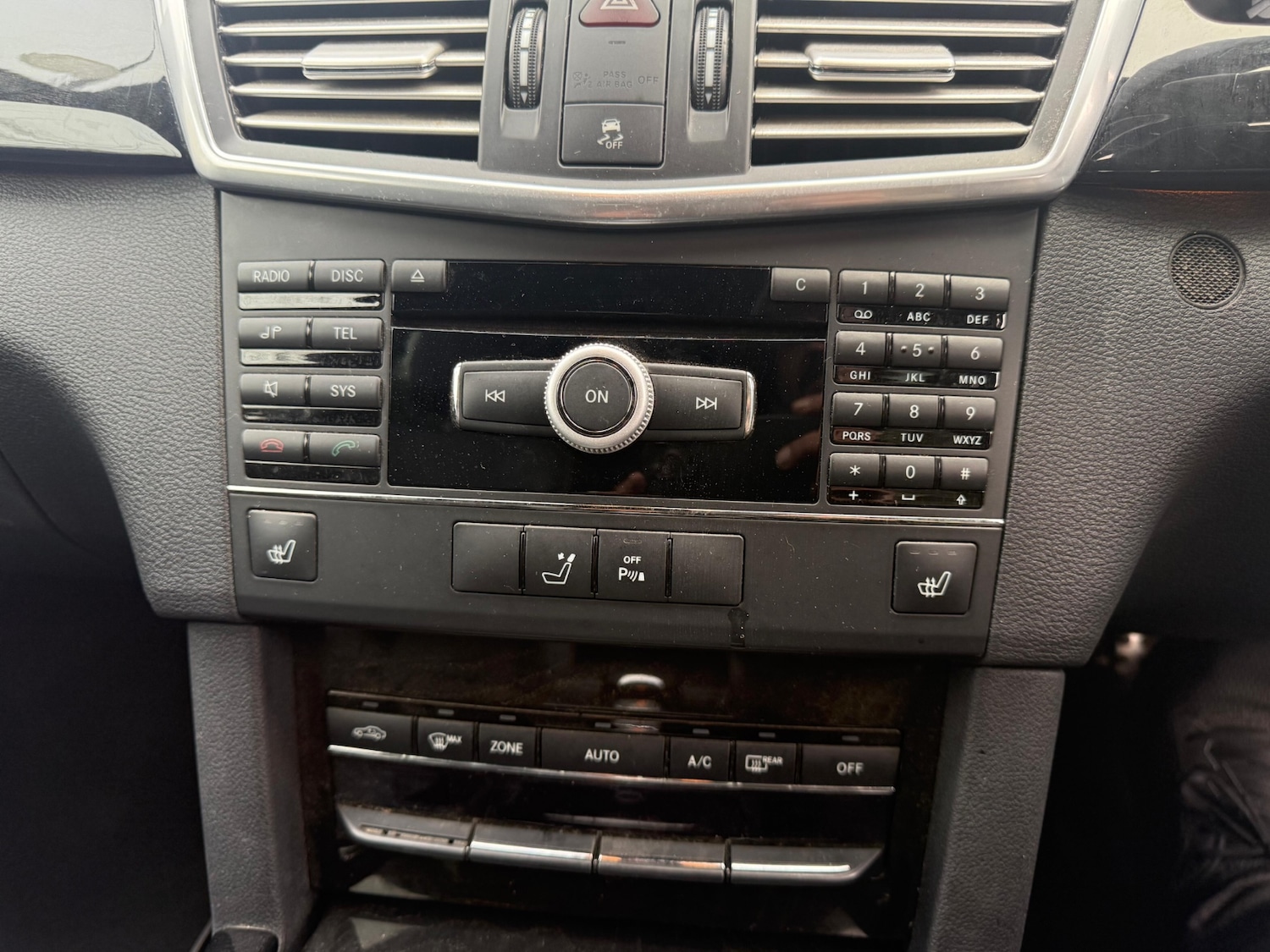 Used Mercedes-Benz E Class 2010 for sale - 76589936: Photo 17