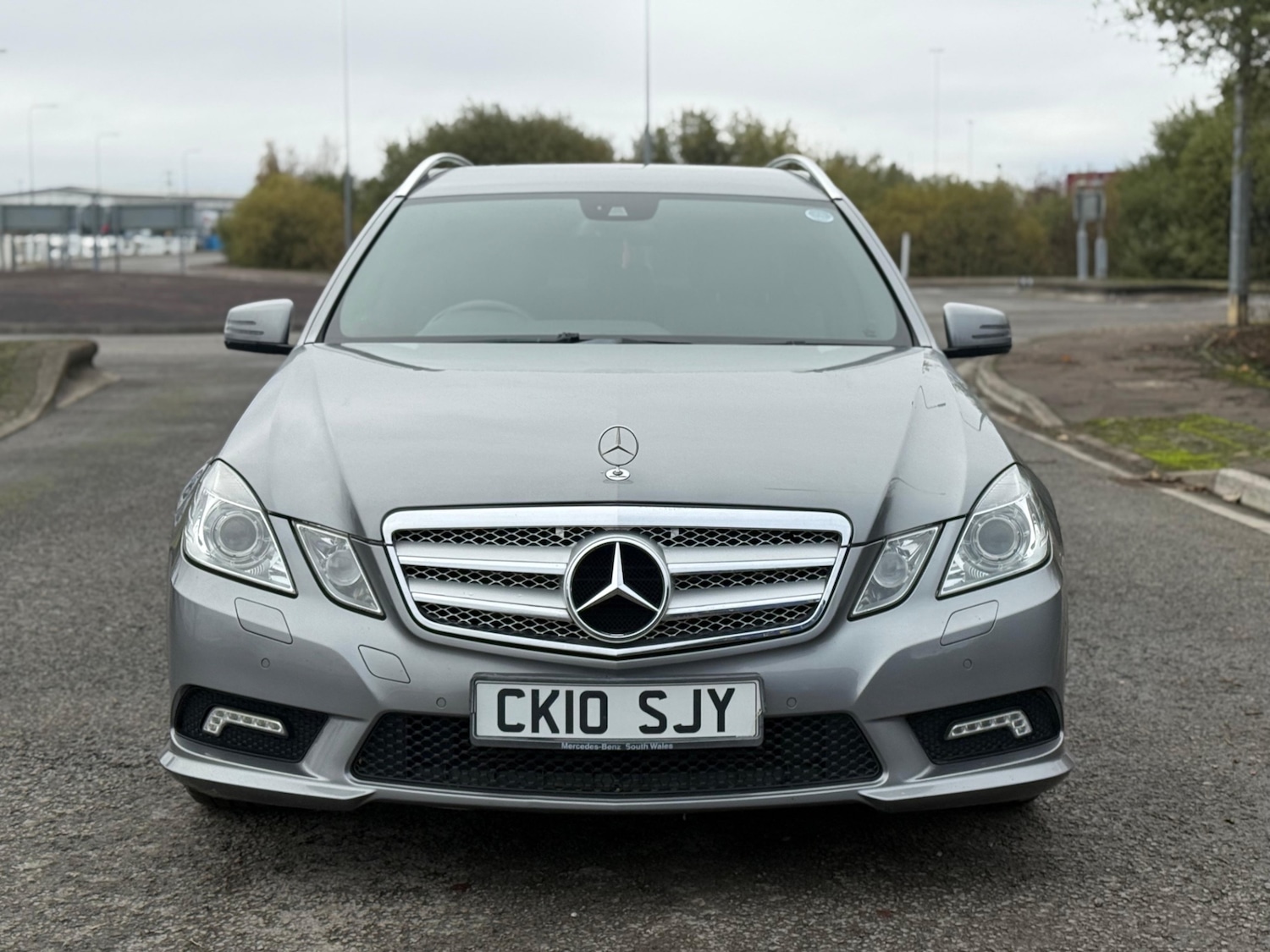 Used Mercedes-Benz E Class 2010 for sale - 76589936: Photo 2