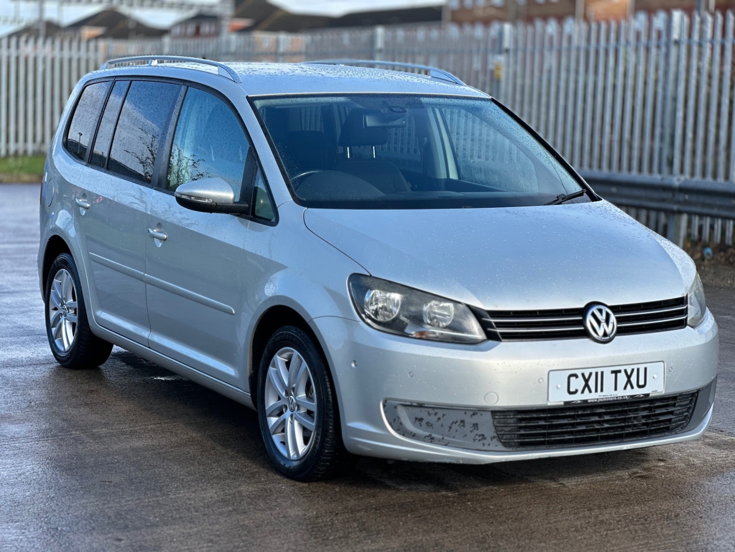 Used Volkswagen Touran 2011 for sale - 77891759: Photo 2
