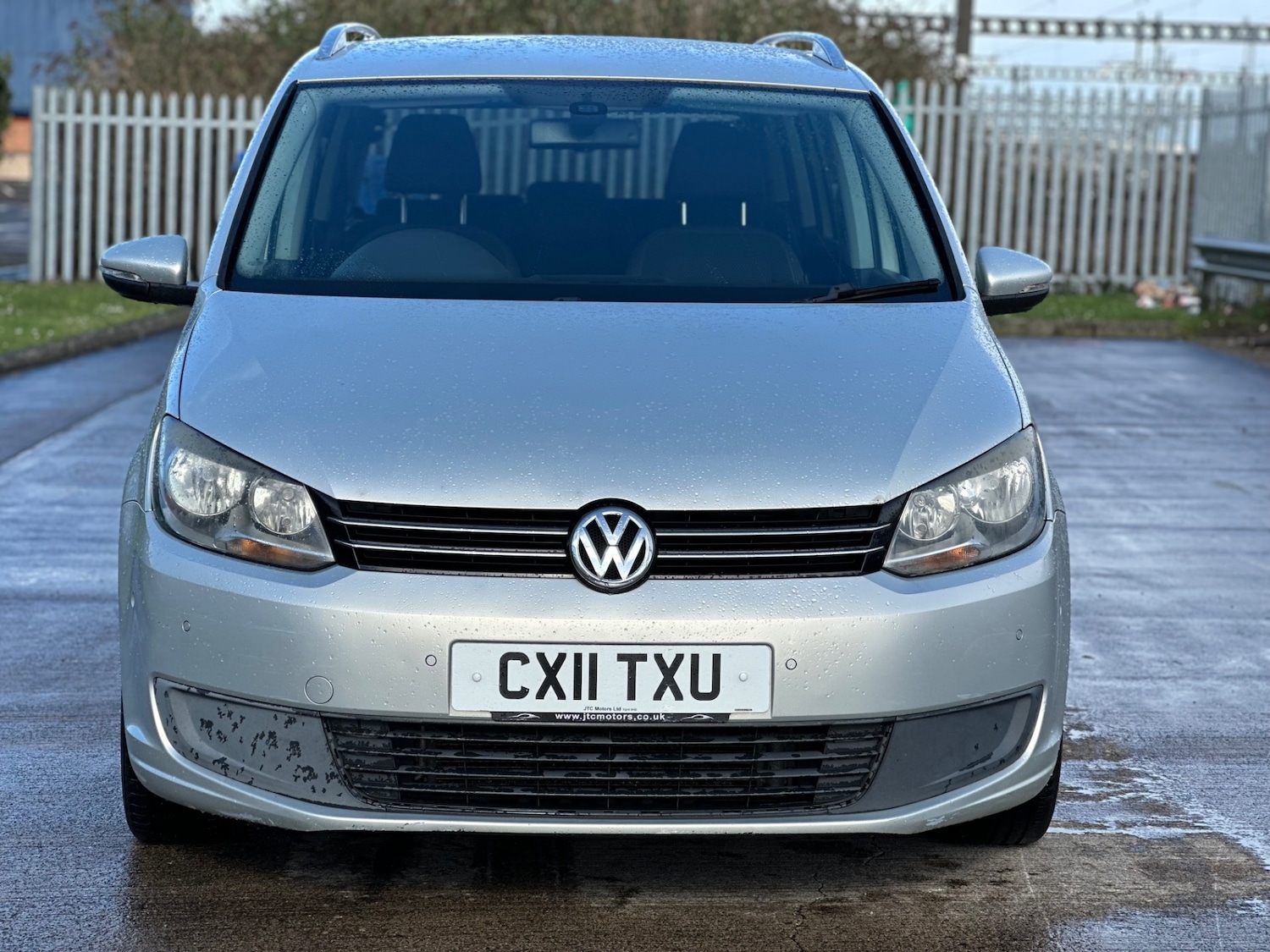 Used Volkswagen Touran 2011 for sale - 77891759: Photo 3