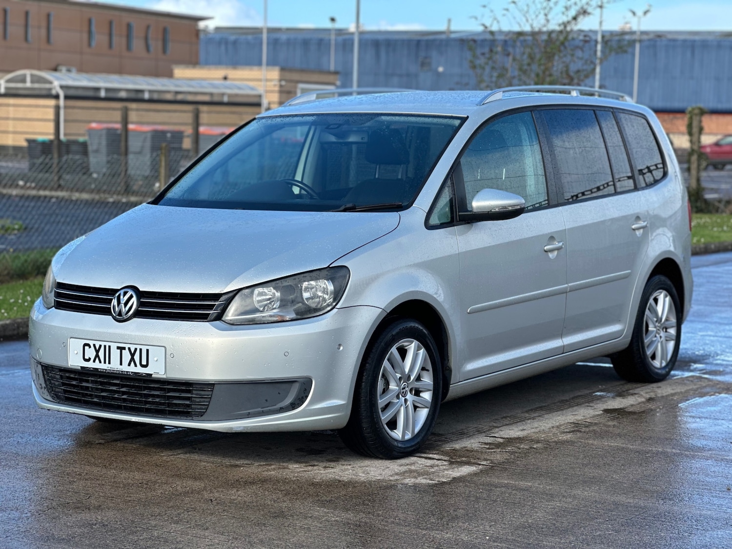 Used Volkswagen Touran 2011 for sale - 77891759: Photo 4
