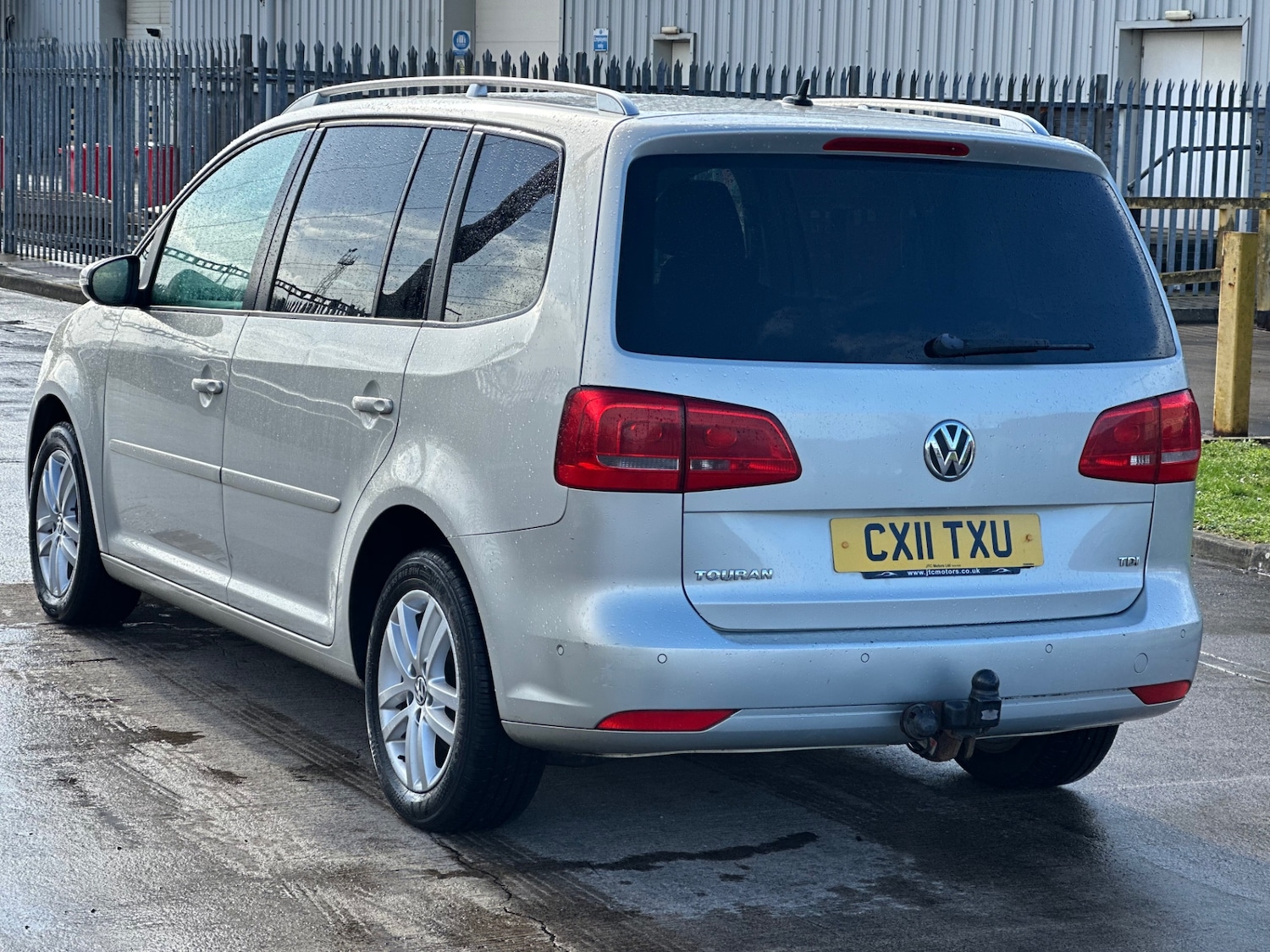 Used Volkswagen Touran 2011 for sale - 77891759: Photo 5