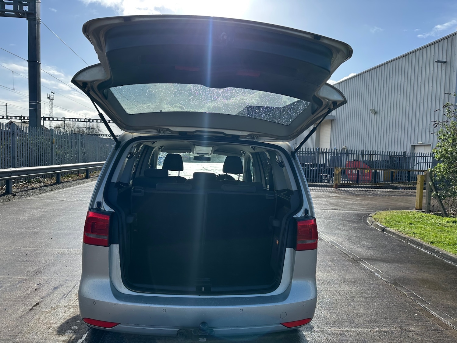 Used Volkswagen Touran 2011 for sale - 77891759: Photo 8