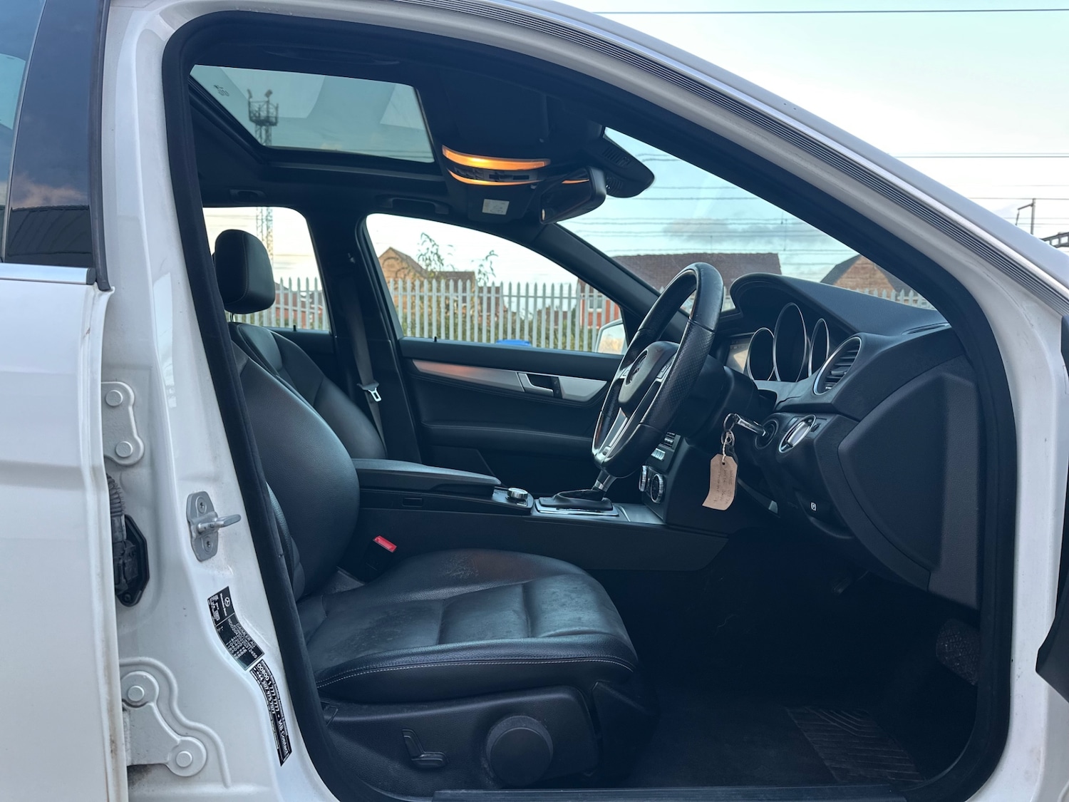 Used Mercedes-Benz C Class 2014 for sale - 76785317: Photo 16