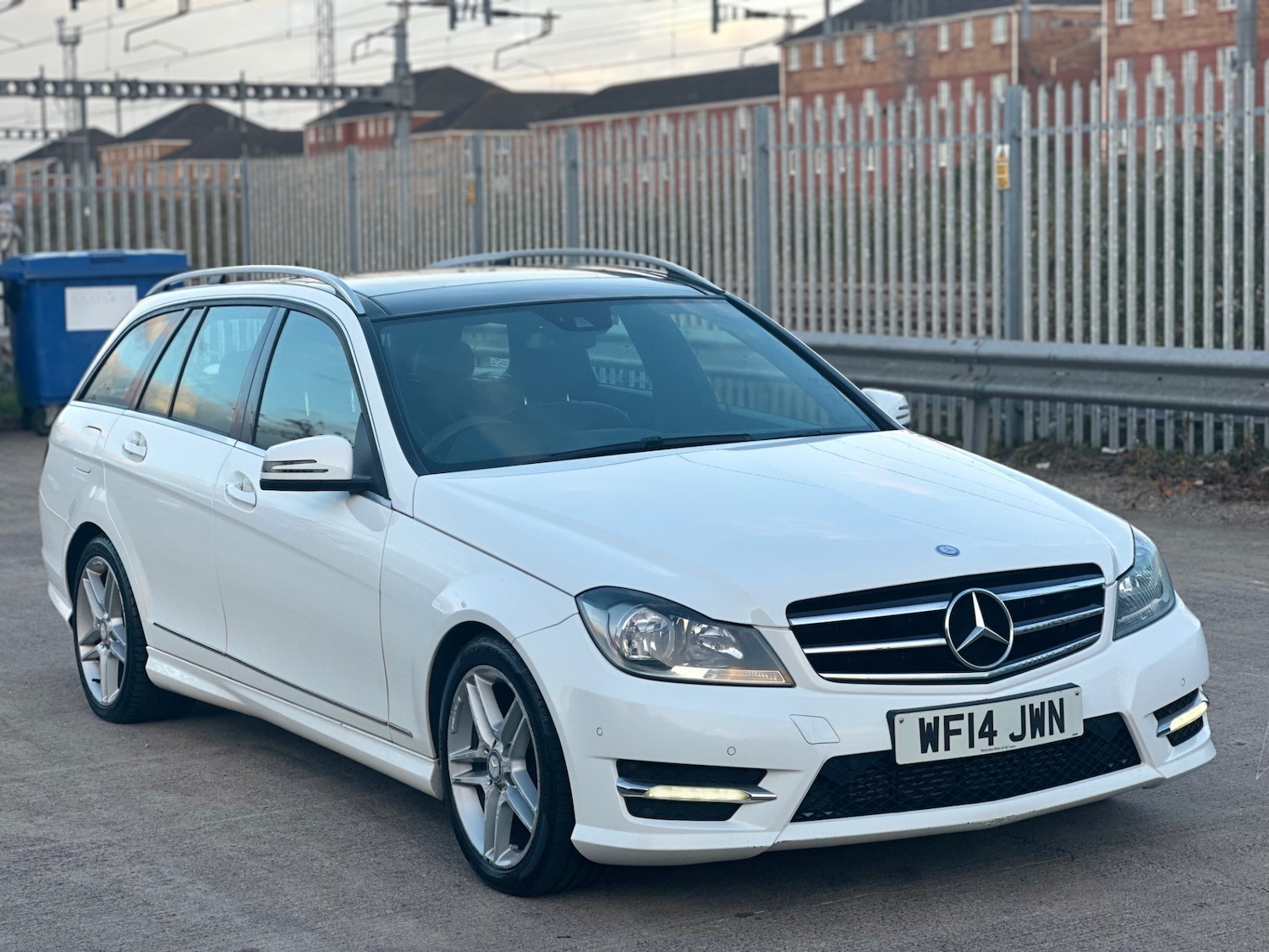 Used Mercedes-Benz C Class 2014 for sale - 76785317: Photo 2
