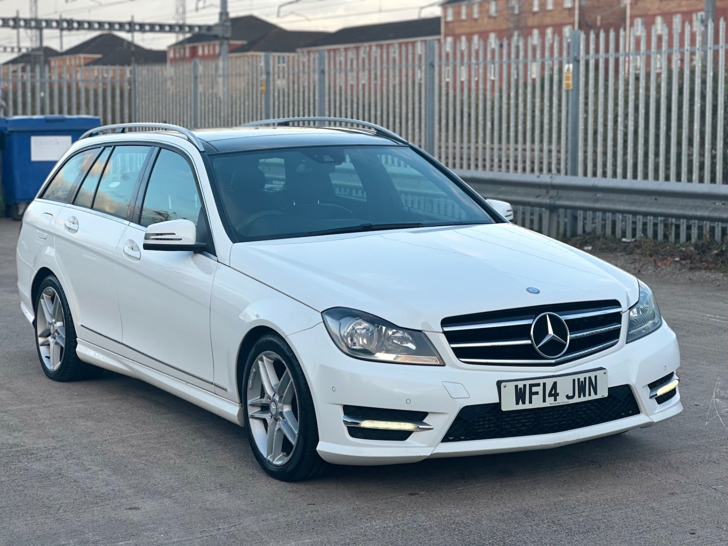 Used Mercedes-Benz C Class 2014 for sale - 76785317: Photo 3