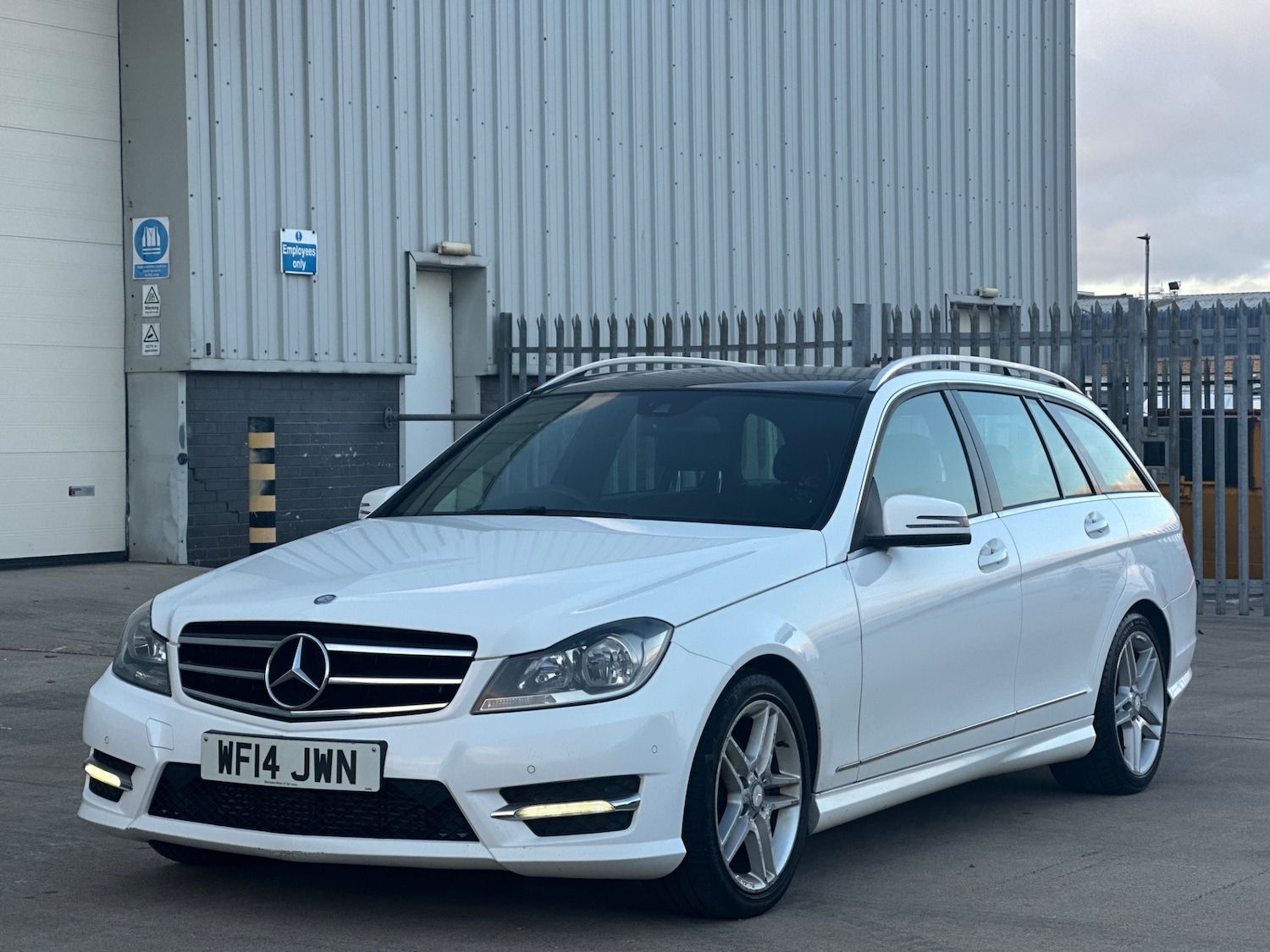 Used Mercedes-Benz C Class 2014 for sale - 76785317: Photo 8