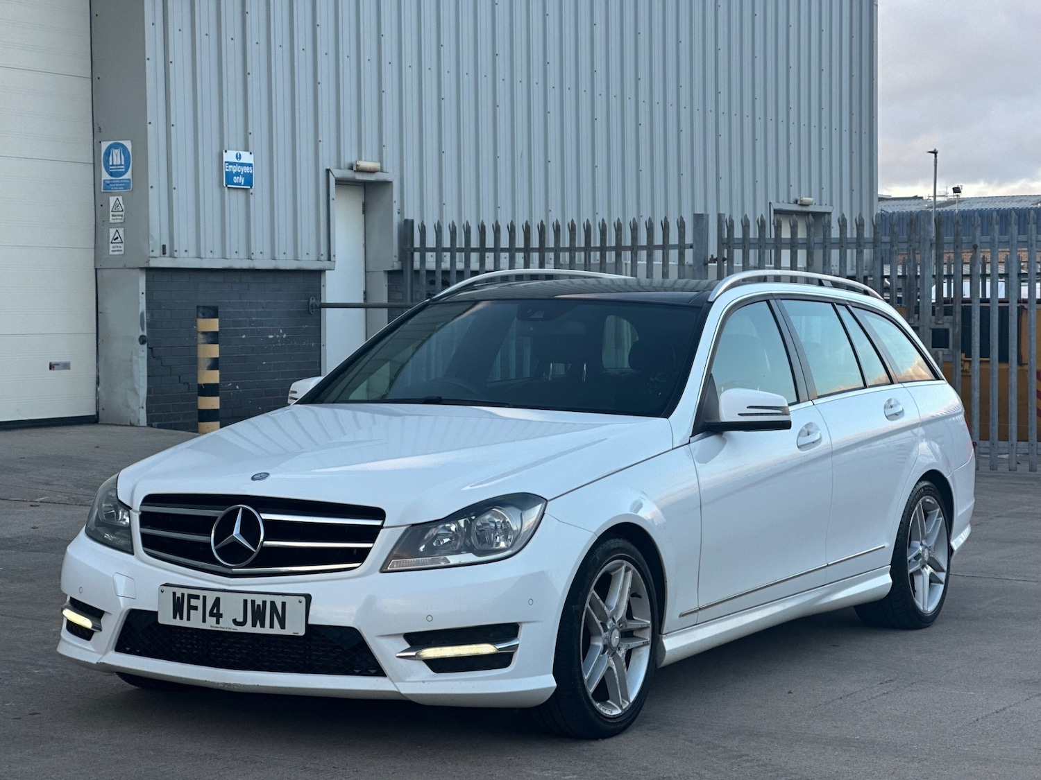 Used Mercedes-Benz C Class 2014 for sale - 76785317: Photo 9