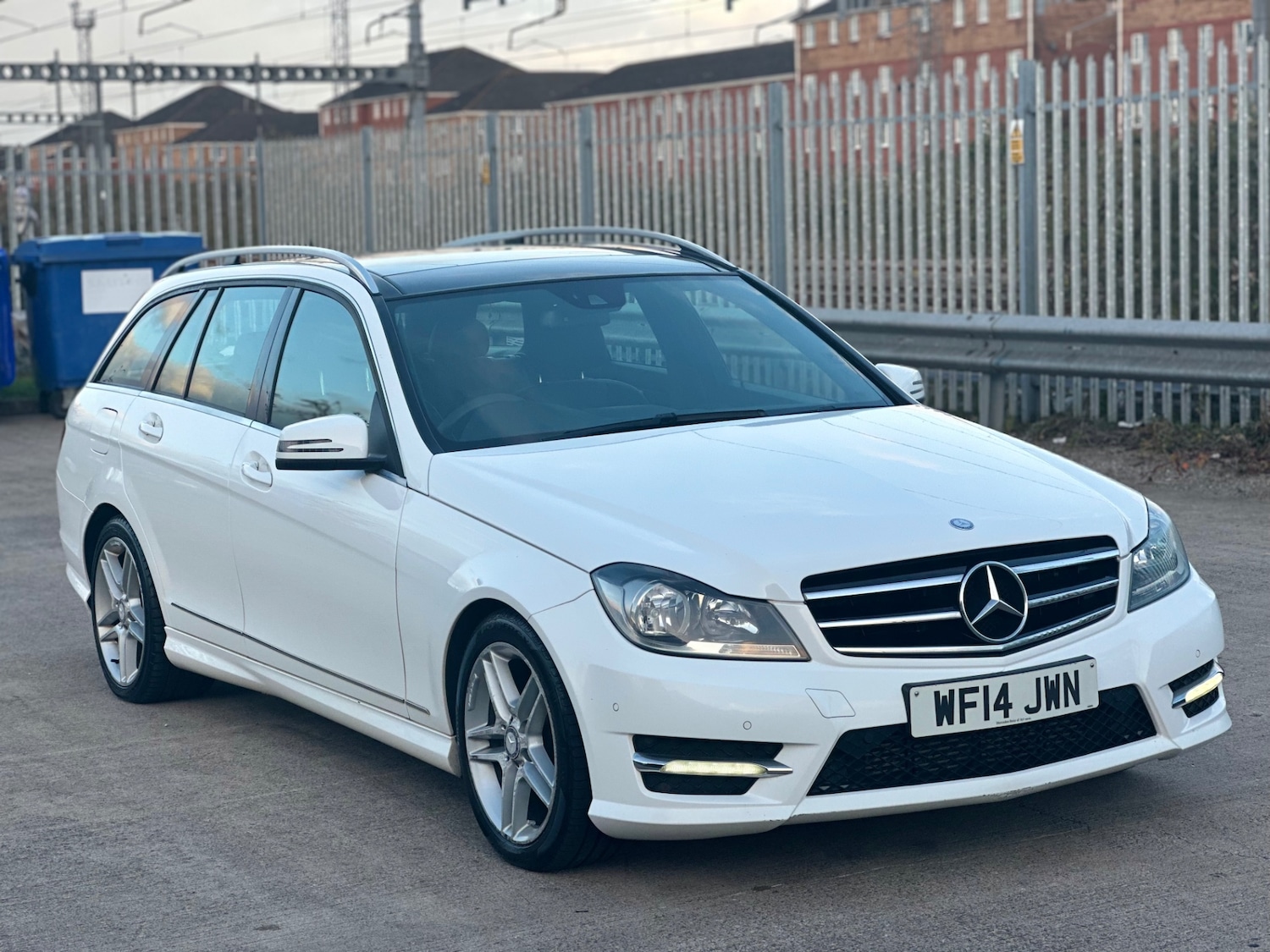 Used Mercedes-Benz C-Class 2014 for sale - 76178181: Photo 2