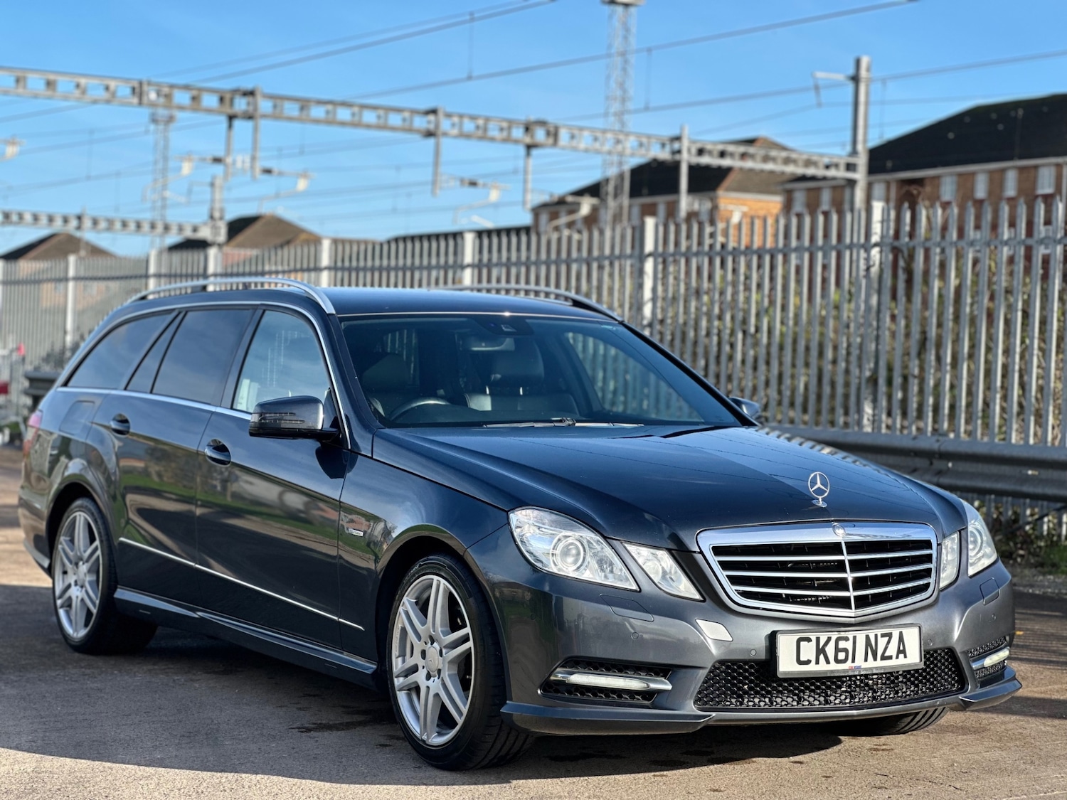 Used Mercedes-Benz E Class 2011 for sale - 76673032: Photo 1