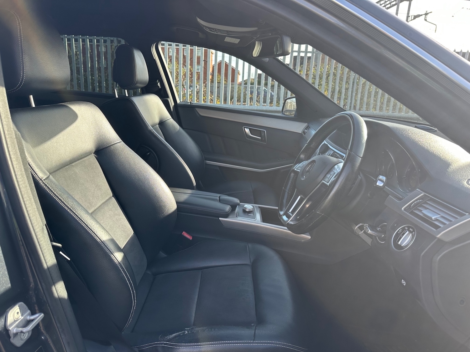 Used Mercedes-Benz E Class 2011 for sale - 76673032: Photo 11