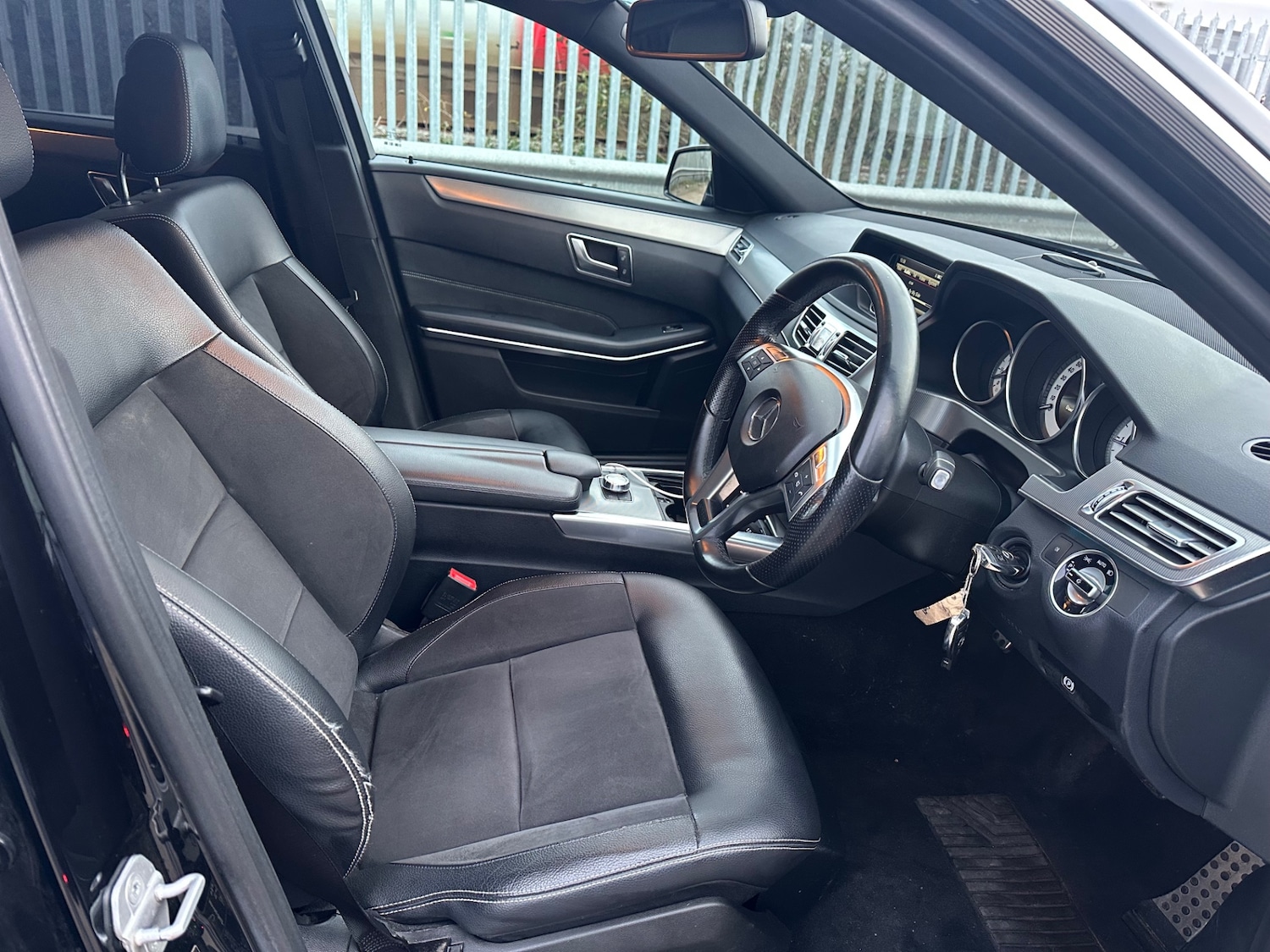 Used Mercedes-Benz E Class 2013 for sale - 76585619: Photo 11