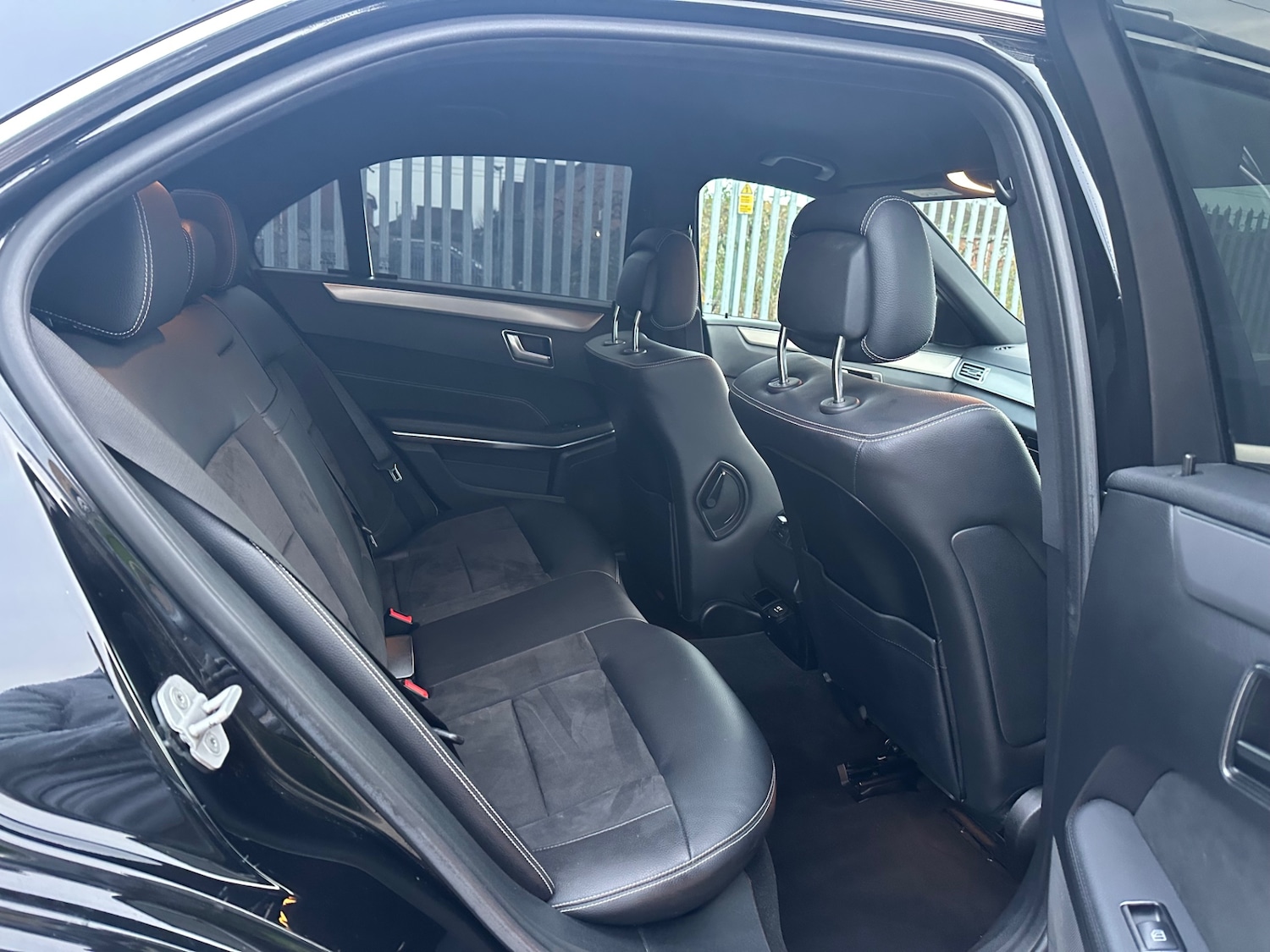 Used Mercedes-Benz E Class 2013 for sale - 76585619: Photo 12