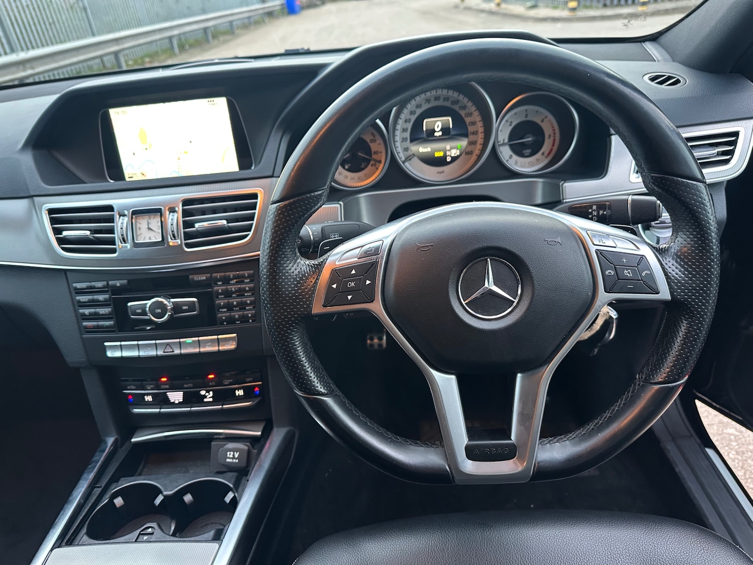 Used Mercedes-Benz E Class 2013 for sale - 76585619: Photo 17