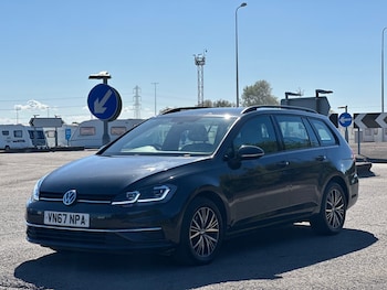 Used Volkswagen Golf 2017 for sale - 76785142: Photo