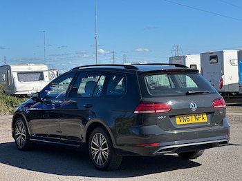 Used Volkswagen Golf 2017 for sale - 76785142: Photo