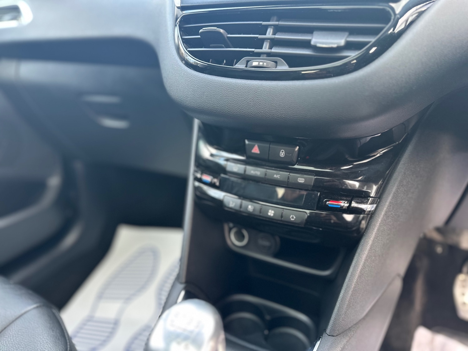 Used Peugeot 208 2012 for sale - 76449167: Photo 13