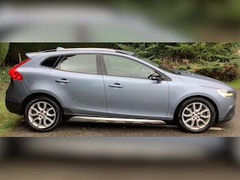 Used Volvo V40 2018 for sale - 78406065: Photo