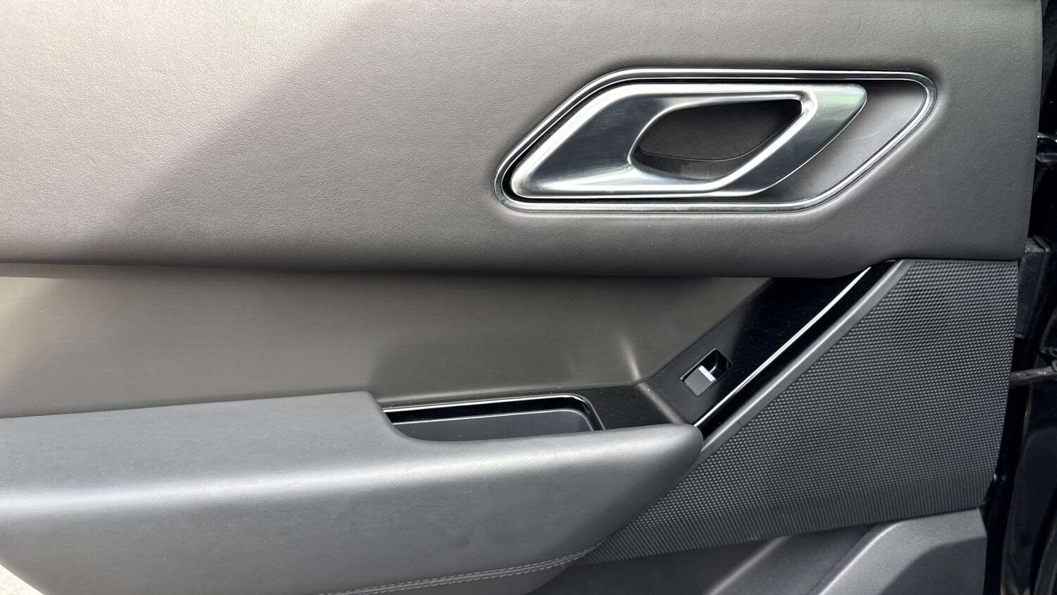 Used Land Rover Range Rover Velar 2024 for sale - 77361385: Photo 31