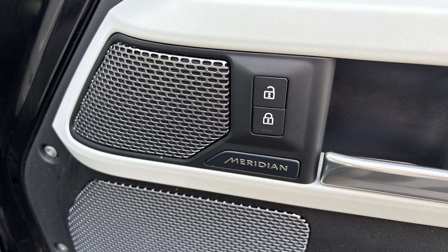 Used Land Rover Defender 2022 for sale - 77397855: Photo 24