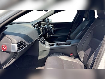 Used Jaguar XE 2019 for sale - 79183671: Photo