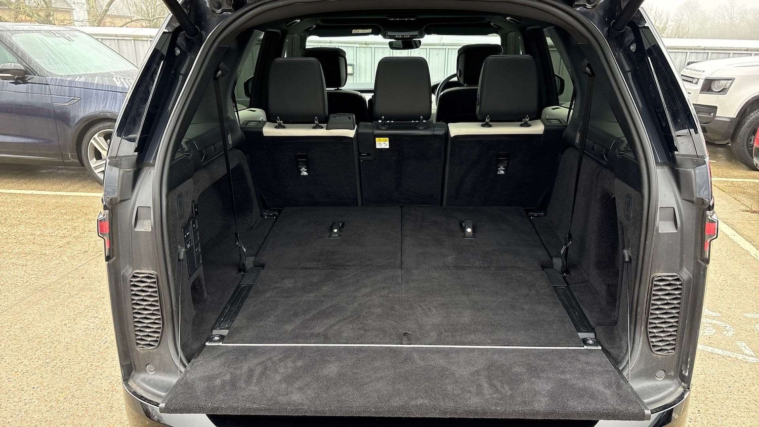 Used Land Rover Discovery 2024 for sale - 76955162: Photo 10