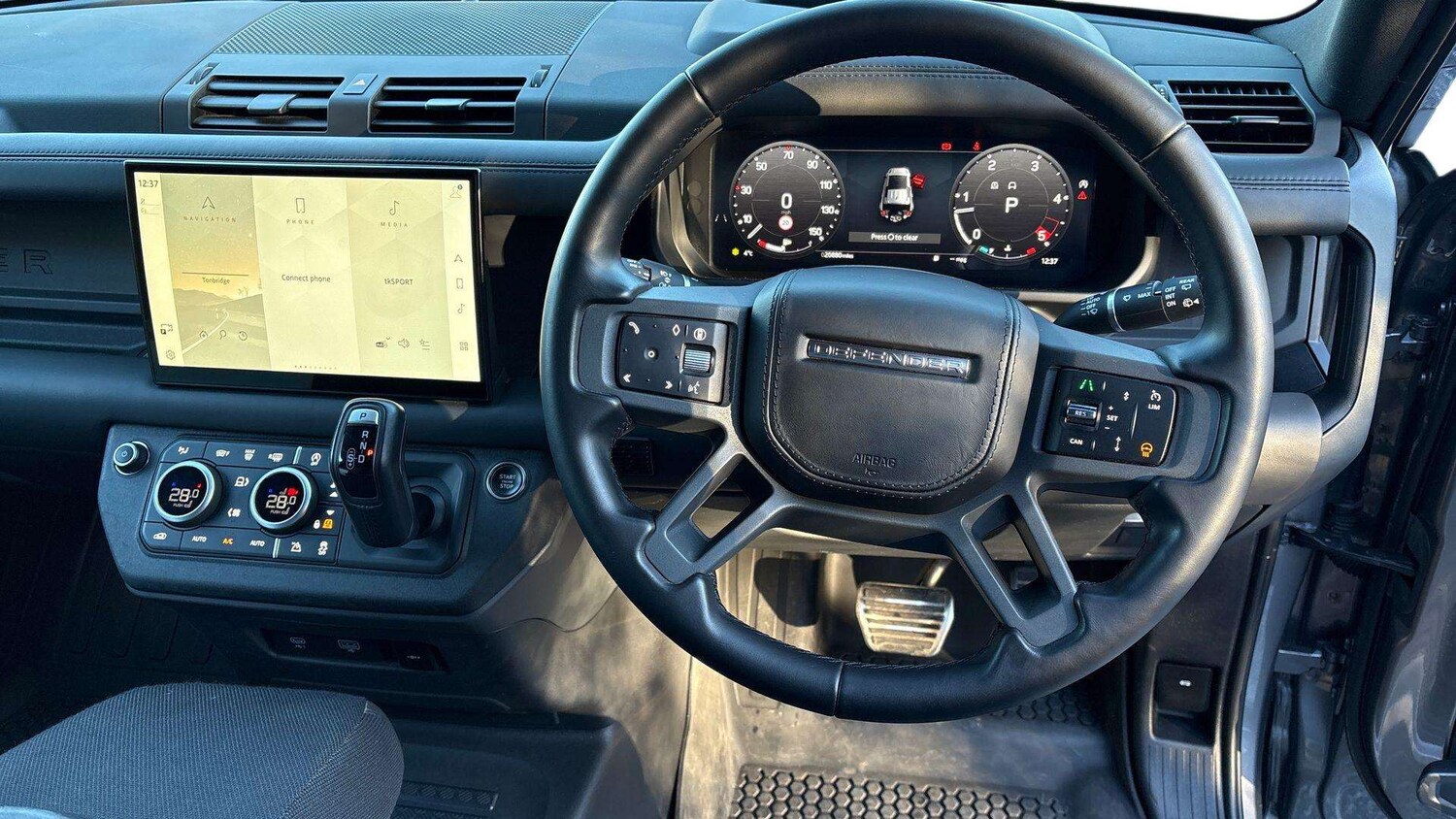 Used Land Rover Defender 110 2024 for sale - 76587688: Photo 15