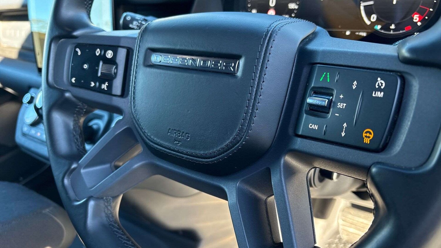 Used Land Rover Defender 110 2024 for sale - 76587688: Photo 34