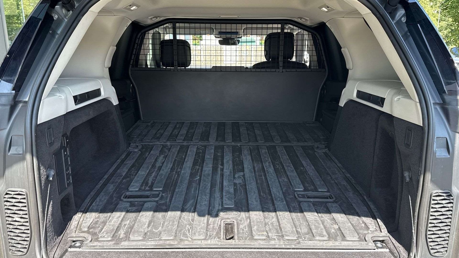 Used Land Rover Discovery 2024 for sale - 76460238: Photo 10