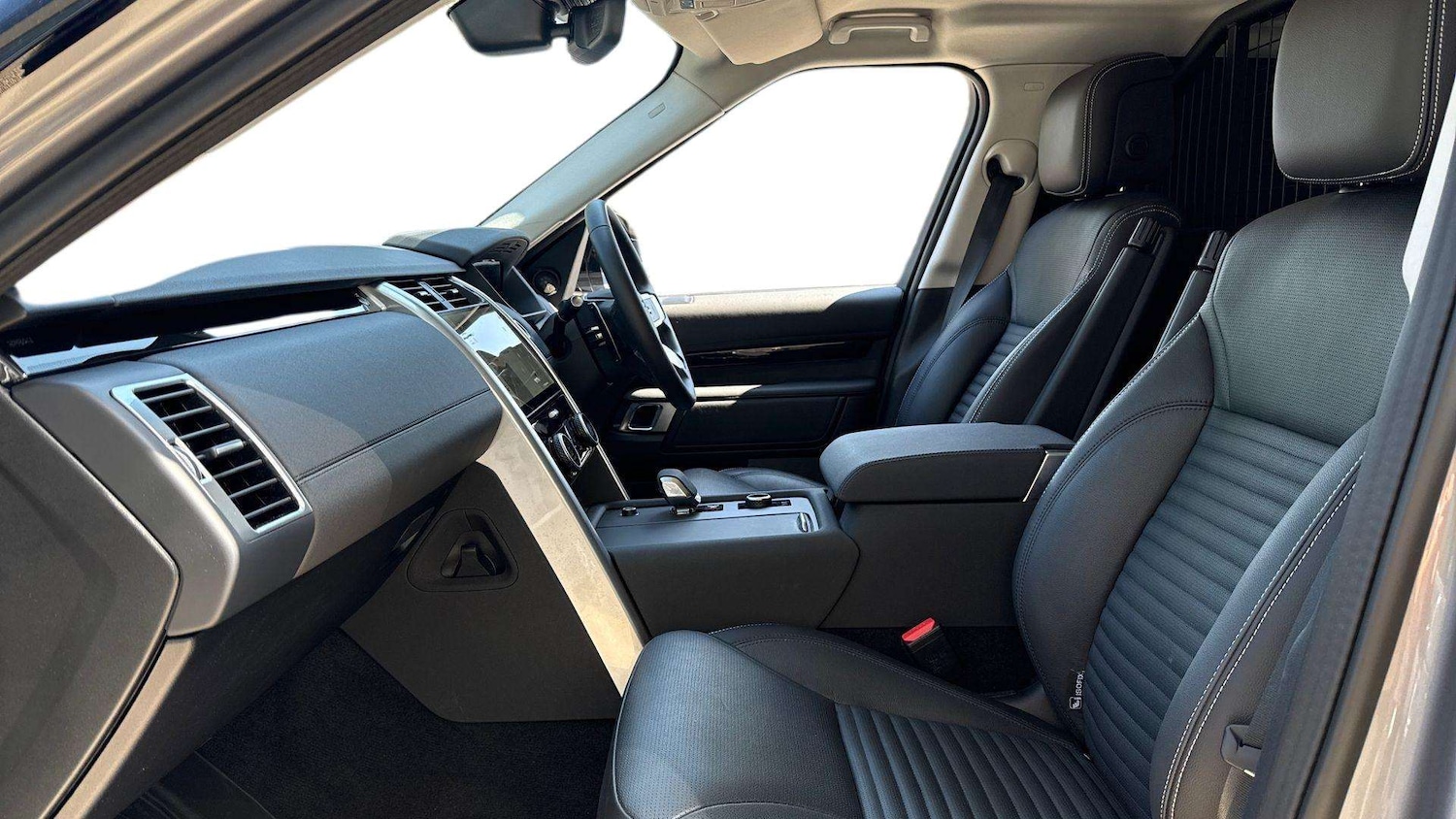 Used Land Rover Discovery 2024 for sale - 76460238: Photo 3